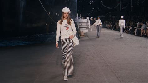 chanel defile grand palais 2018|Cruise 2018/19 Show – CHANEL Shows .